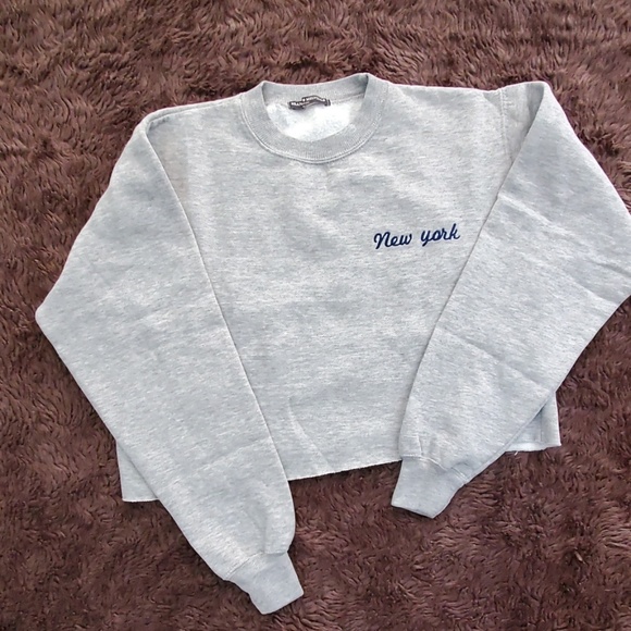 Brandy Melville Nancy New York Sweatshirt - Picture 2 of 3